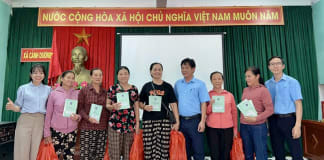 Tại các hội nghị tuyên truyền về chính sách BHXH tự nguyện, nhiều người dân Quảng Trạch đã tham gia vào chính sách bảo hiểm nhân văn này.  