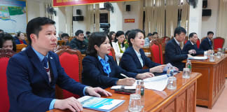 Các đại biểu tham luận tại hội nghị.