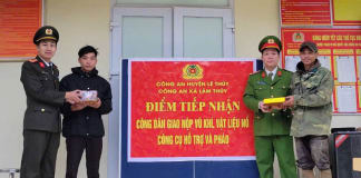 Tăng cường công tác tuyên truyền, vận động người dân giao nộp vũ khí vật liệu nổ, công cụ hỗ trợ và pháo.