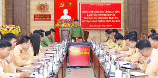 Đại tá Nguyễn Thanh Liêm, Giám đốc Công an tỉnh phát biểu chỉ đạo tại buổi làm việc.