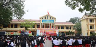 Triển lãm có sự tham gia của đông đảo giáo viên, học sinh Trường THPT Lương Thế Vinh.