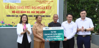 Khánh thành và bàn giao nhà “Đại đoàn kết” cho bà Bùi Thị Liêm, xã Quảng Châu.