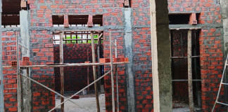 Công tác sửa chữa, xây mới nhà ở cho gia đình người có công với cách mạng luôn được huyện Lệ Thủy quan tâm.  