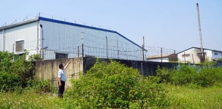 Khu vực hàng rào Xí nghiệp may Hà Quảng, nơi kẻ gian đột nhập để đánh cắp tài sản.