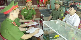 Lực lượng Công an xã Hưng Trạch thường xuyên bám địa bàn, nắm bắt tình hình  trong nhân dân.