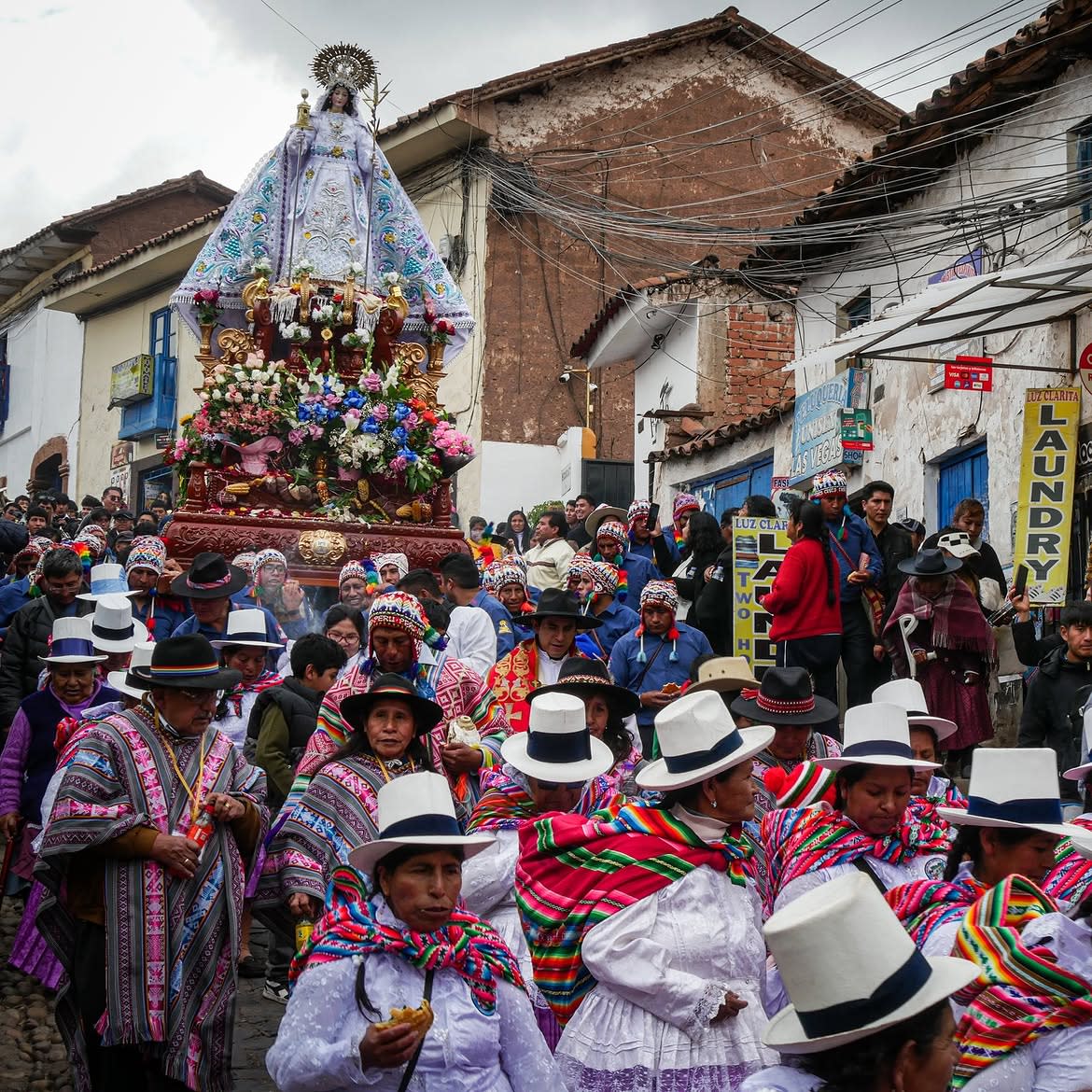 Quince Santos, Una Sola Plaza — 1