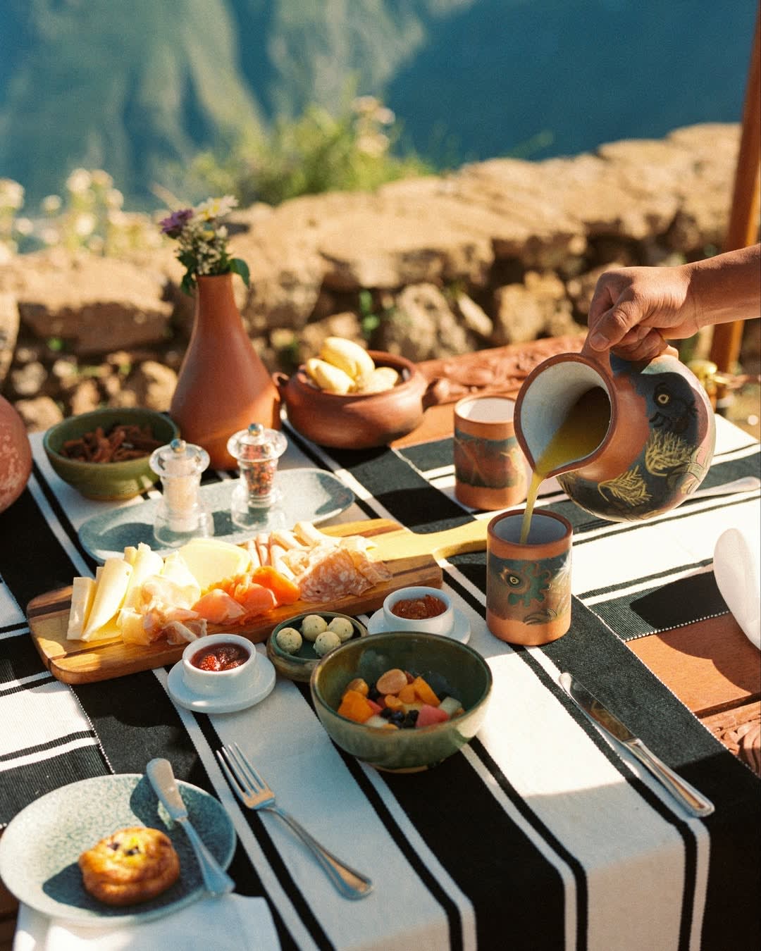 Breakfast at the Tapay Viewpoint