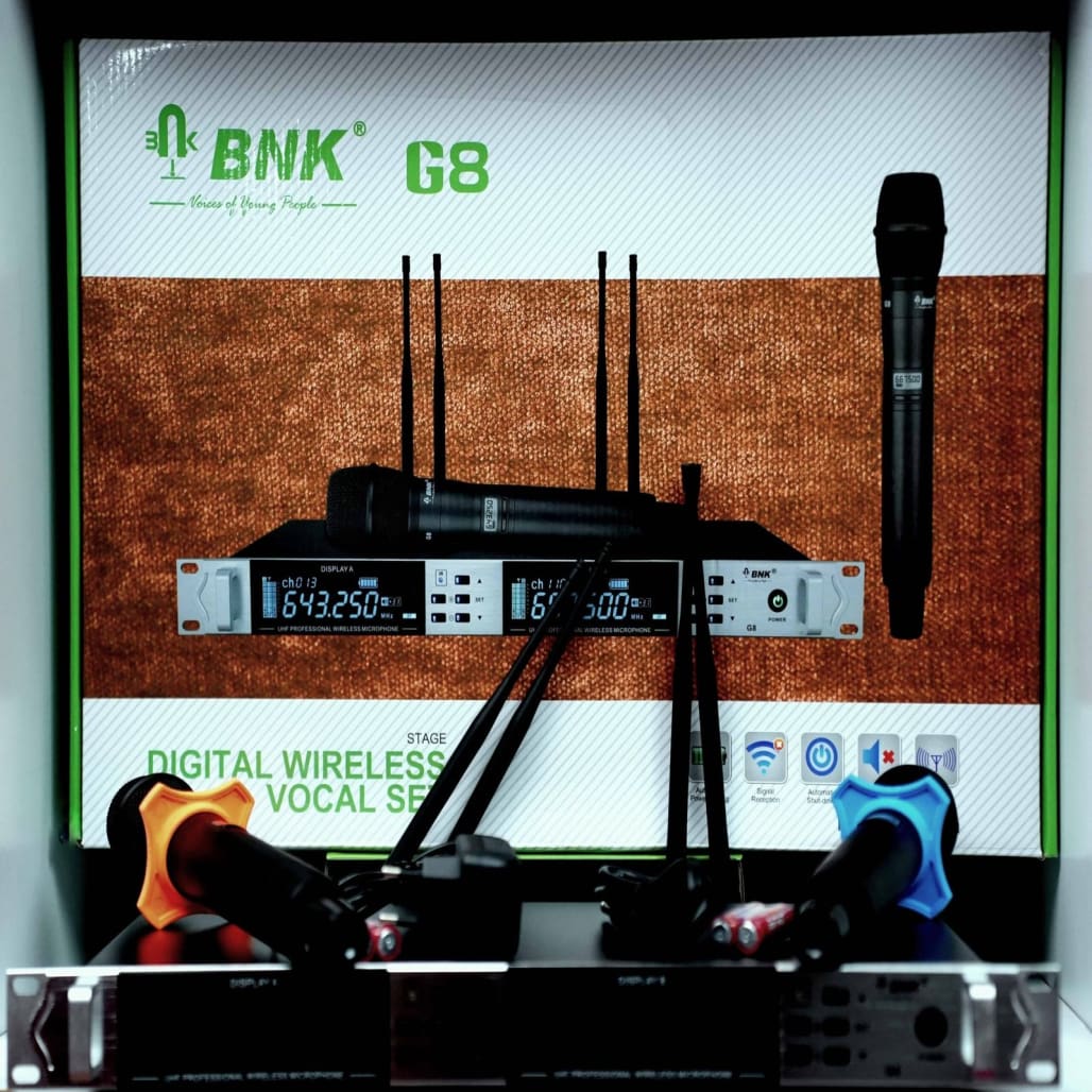 BNK G8 Dual UHF Wireless Microphone - Image 1