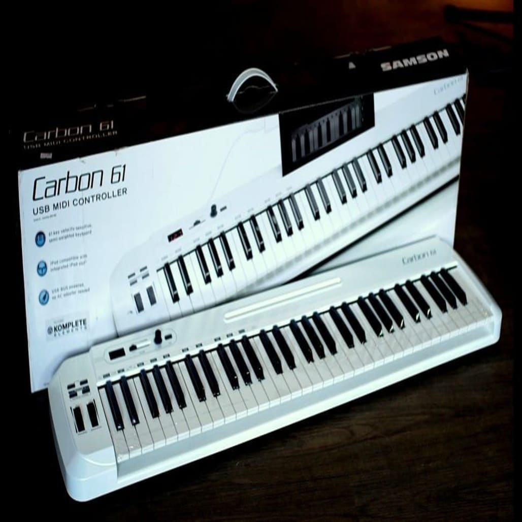 Samson Carbon 61 Professional USB MIDI Controller SAMSON 61 Semi-Weighted Velocity-Sensitive Keys in Nairobi Professional 61-Key USB/MIDI Controller main view audio equipment Kenya