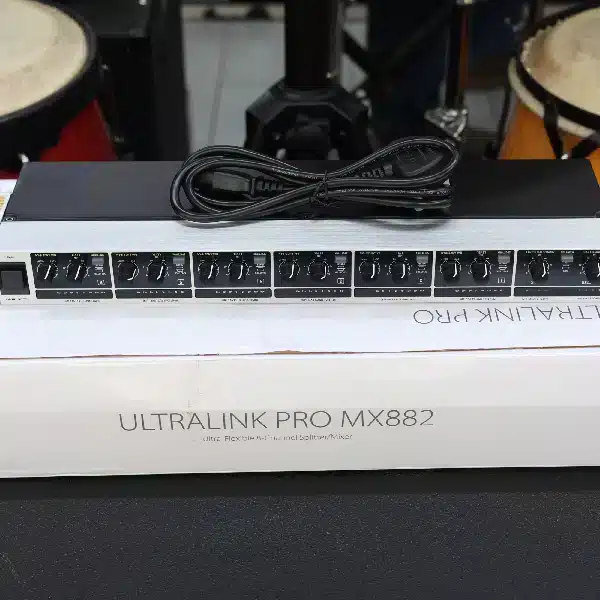 Behringer Ultralink Pro MX882 - Image 1