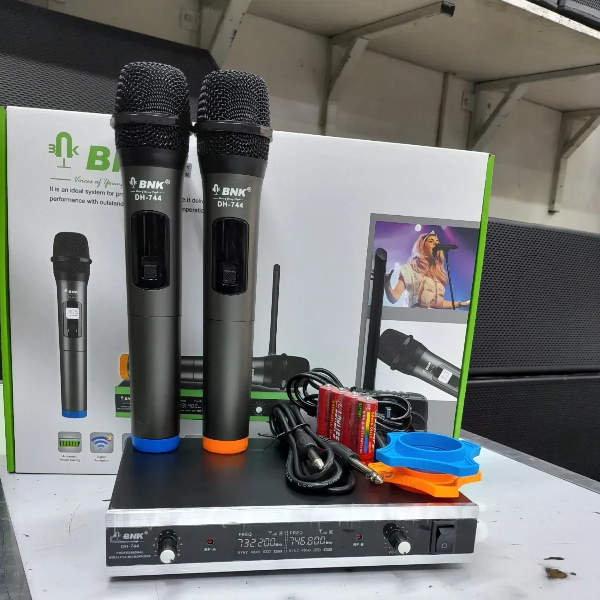 BNK BK744 DH 2 - in - 1 Wireless Microphone - Image 1