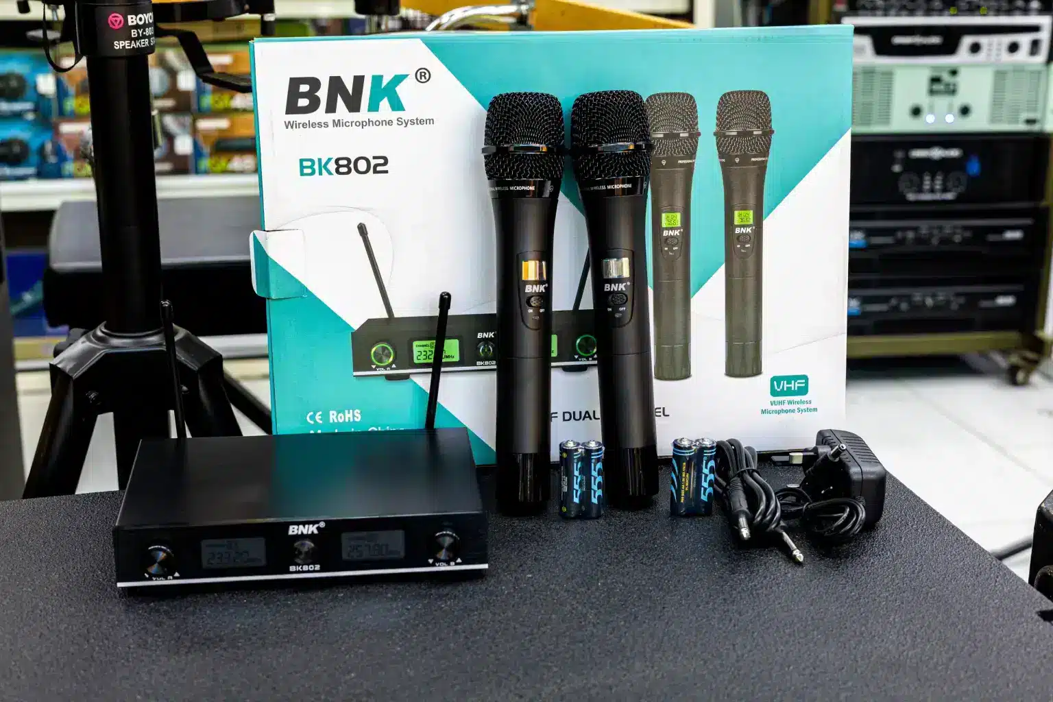BNK BK802 Wireless Microphone System - Image 1