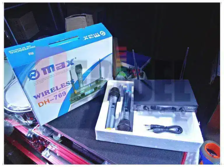 Max DH - 769 Wireless Microphone - Image 1