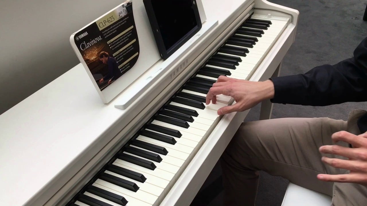 Yamaha Clavinova CLP 645 - Image 1