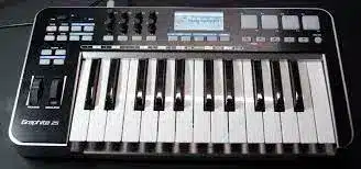 Samson Graphite 25 Professional USB MIDI Controller Keyboard SAMSON 25 Semi-Weighted with Aftertouch main view audio equipment Kenya