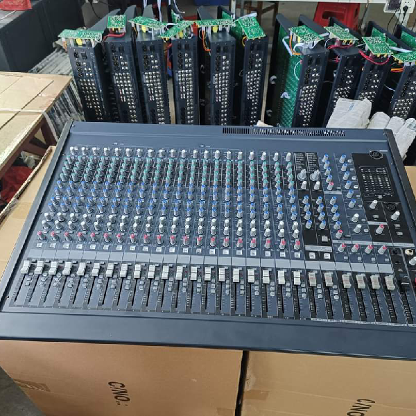 Yamaha MG24/14FX 24-Channel Analog Mixer - Image 2