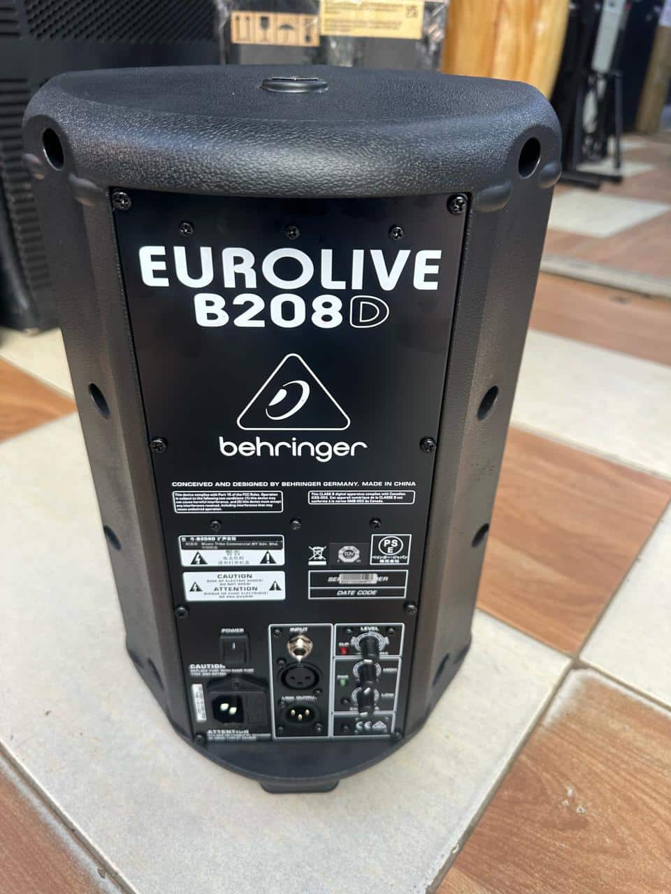 Behringer Eurolive B208D Active 200W PA Speaker - Image 1
