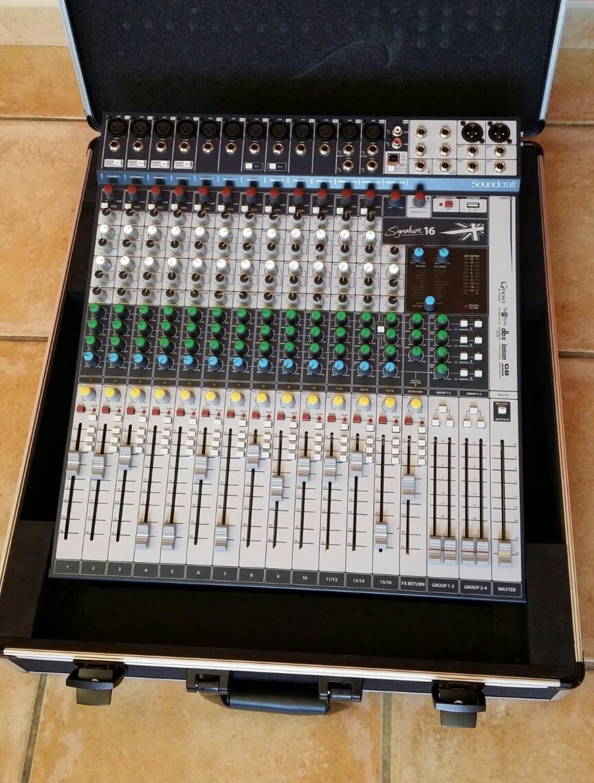Soundcraft Signature 16 Channel Mixer - Image 2