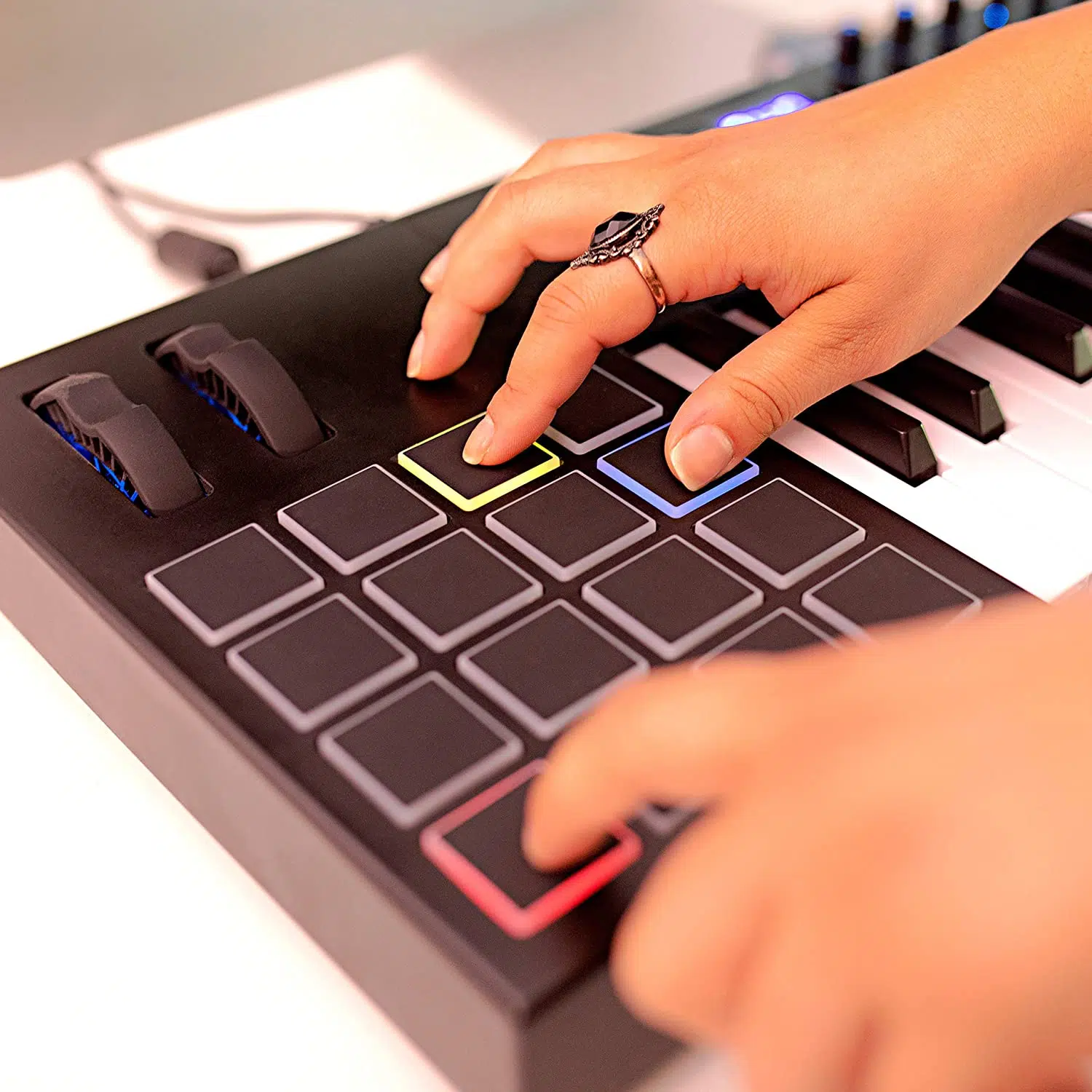 Alesis VI61 61-Key USB MIDI Keyboard Controller - Image 3