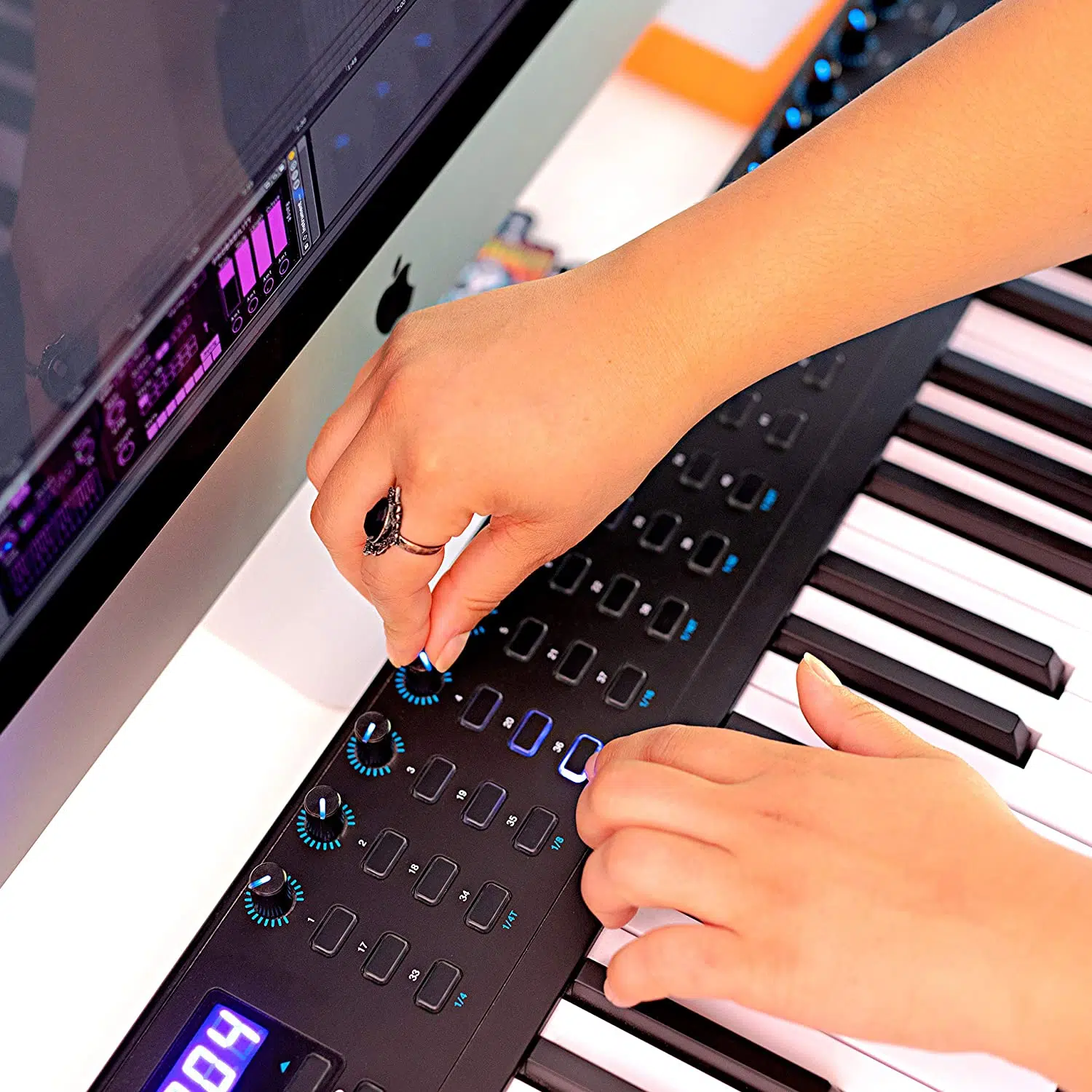Alesis VI61 61-Key USB MIDI Keyboard Controller - Image 4