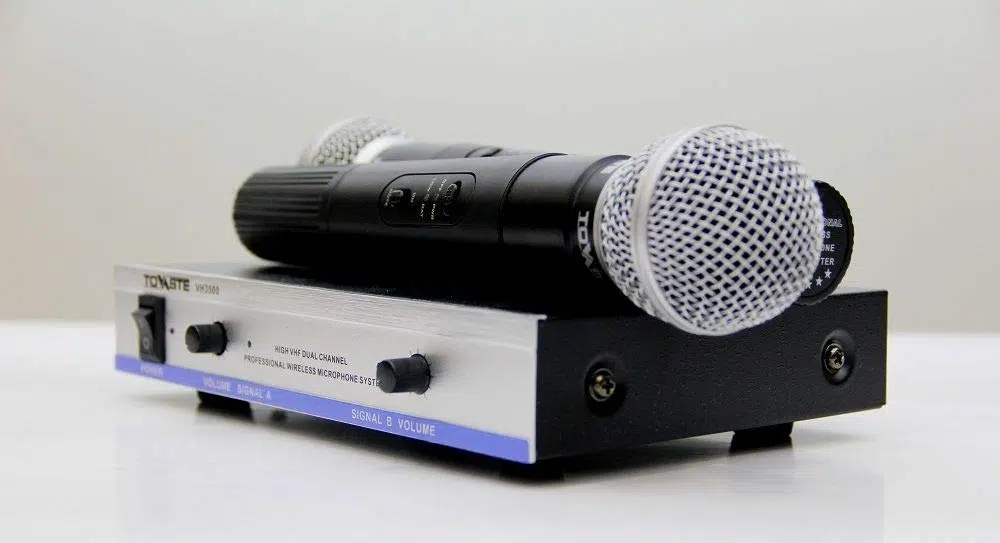 Tovaste VH4000 Dual Handheld Wireless Microphone System TOVASTE Black Built-in compress-expand circuit main view audio equipment Kenya