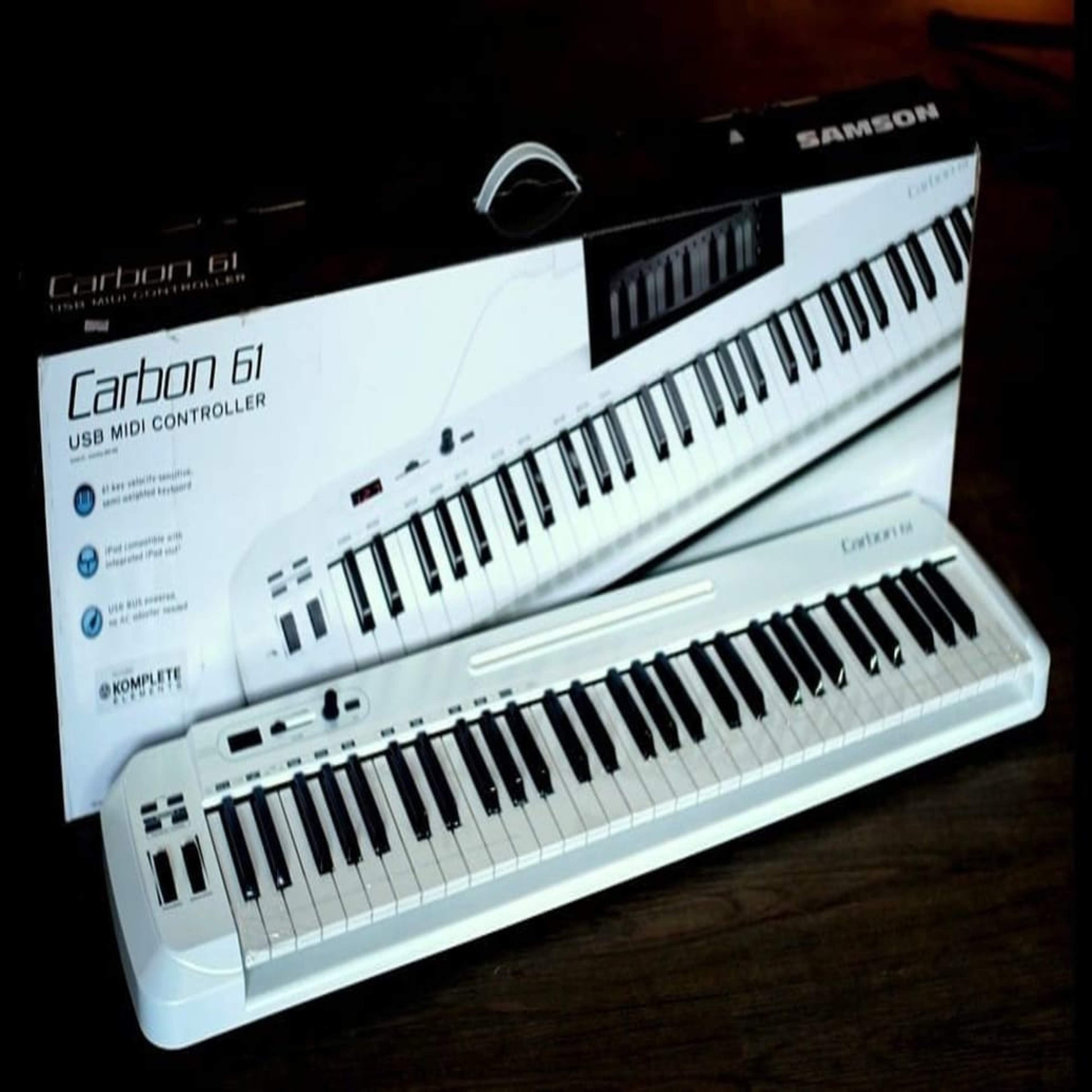 Samson Carbon 61 Professional USB MIDI Controller SAMSON 61 Semi-Weighted Velocity-Sensitive Keys in Nairobi Professional 61-Key USB/MIDI Controller main view audio equipment Kenya