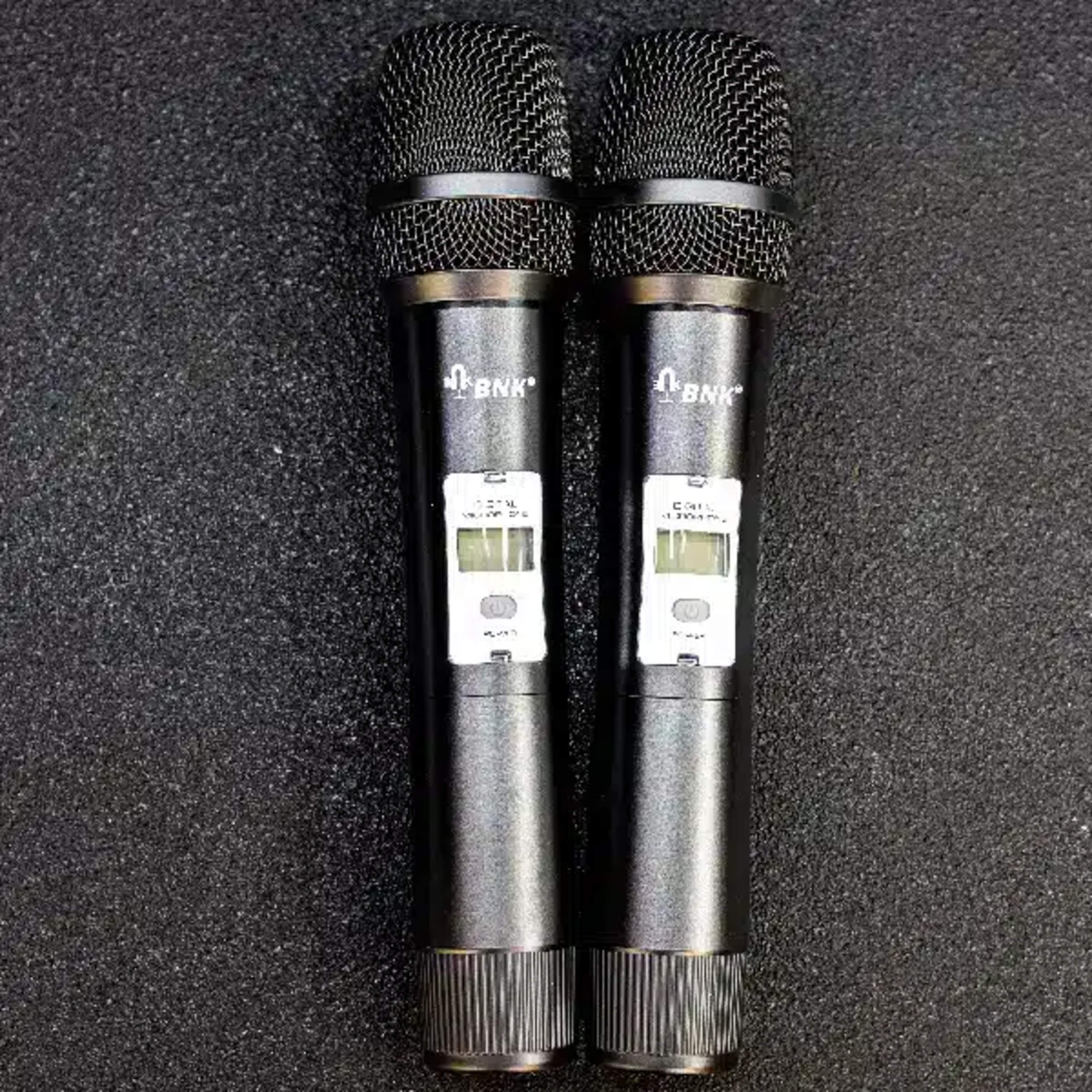 BNK CE5 UHF Digital Wireless Microphone BNK Digital Wireless System main view audio equipment Kenya