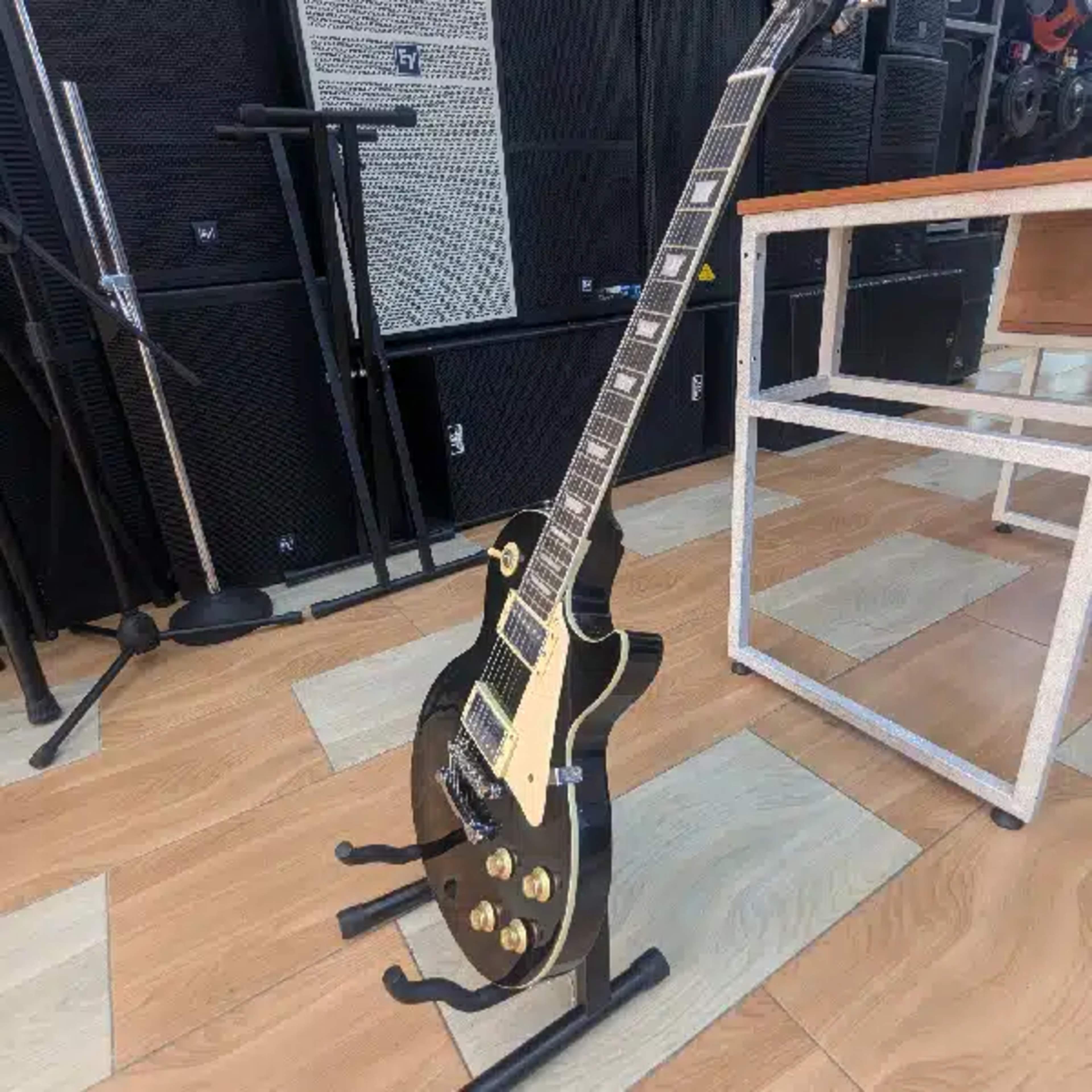 Gibson Les Paul Solo Guitar GIBSON Heritage Cherry Sunburst or Goldtop Solid Mahogany (Les Paul Style) main view audio equipment Kenya