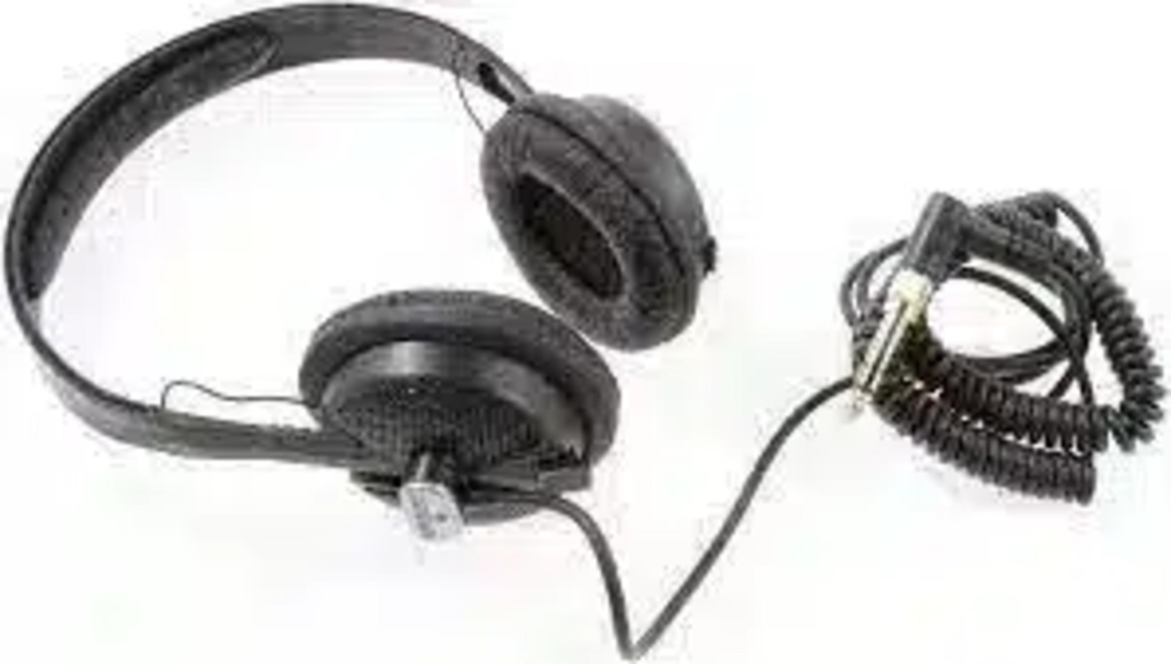 Behringer HPS 5000 Closed - Type Studio Headphones with High - Performance - Image 1