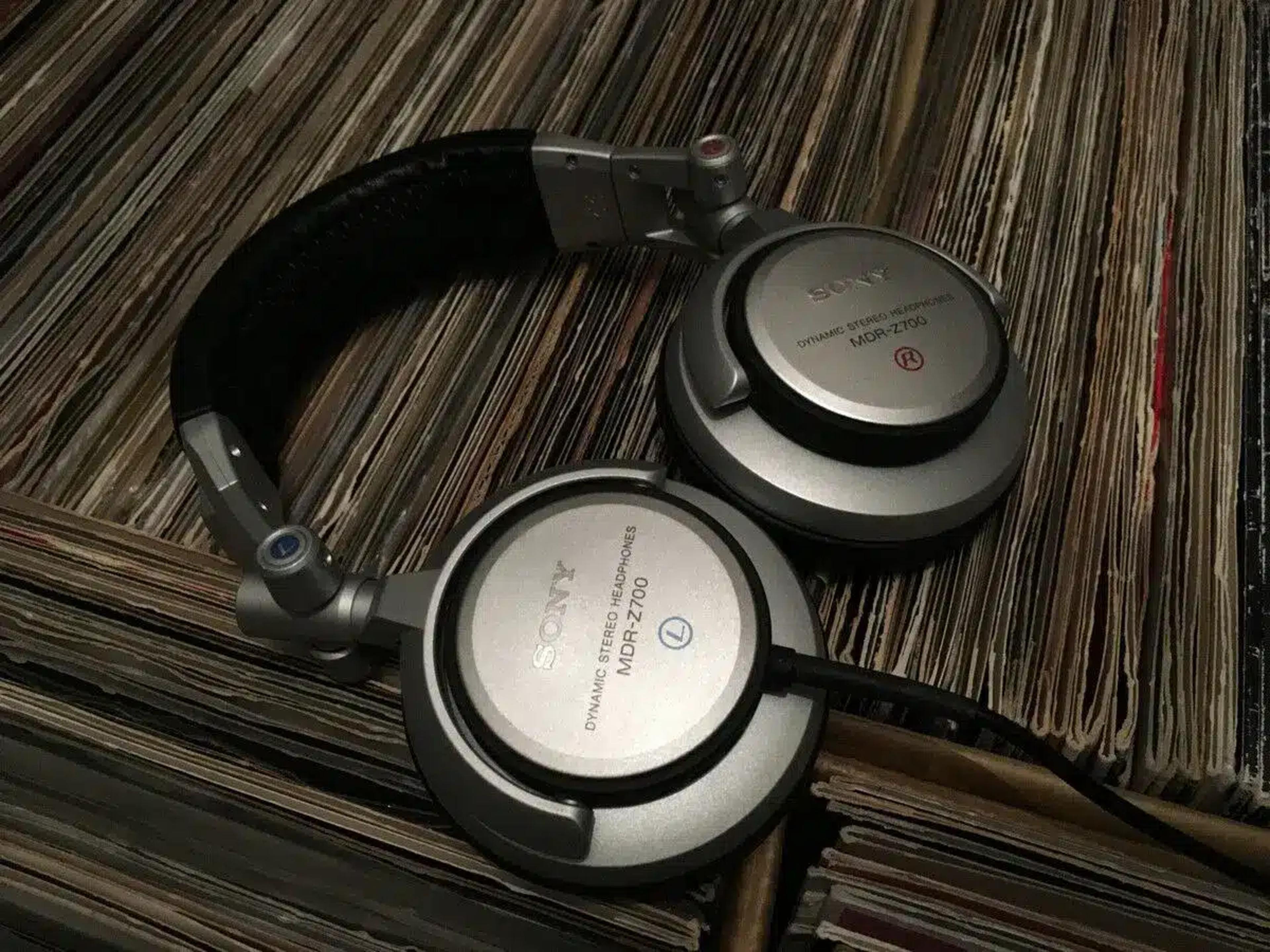 Sony MDR-Z700DJ Professional Monitor DJ Headphones - Image 1