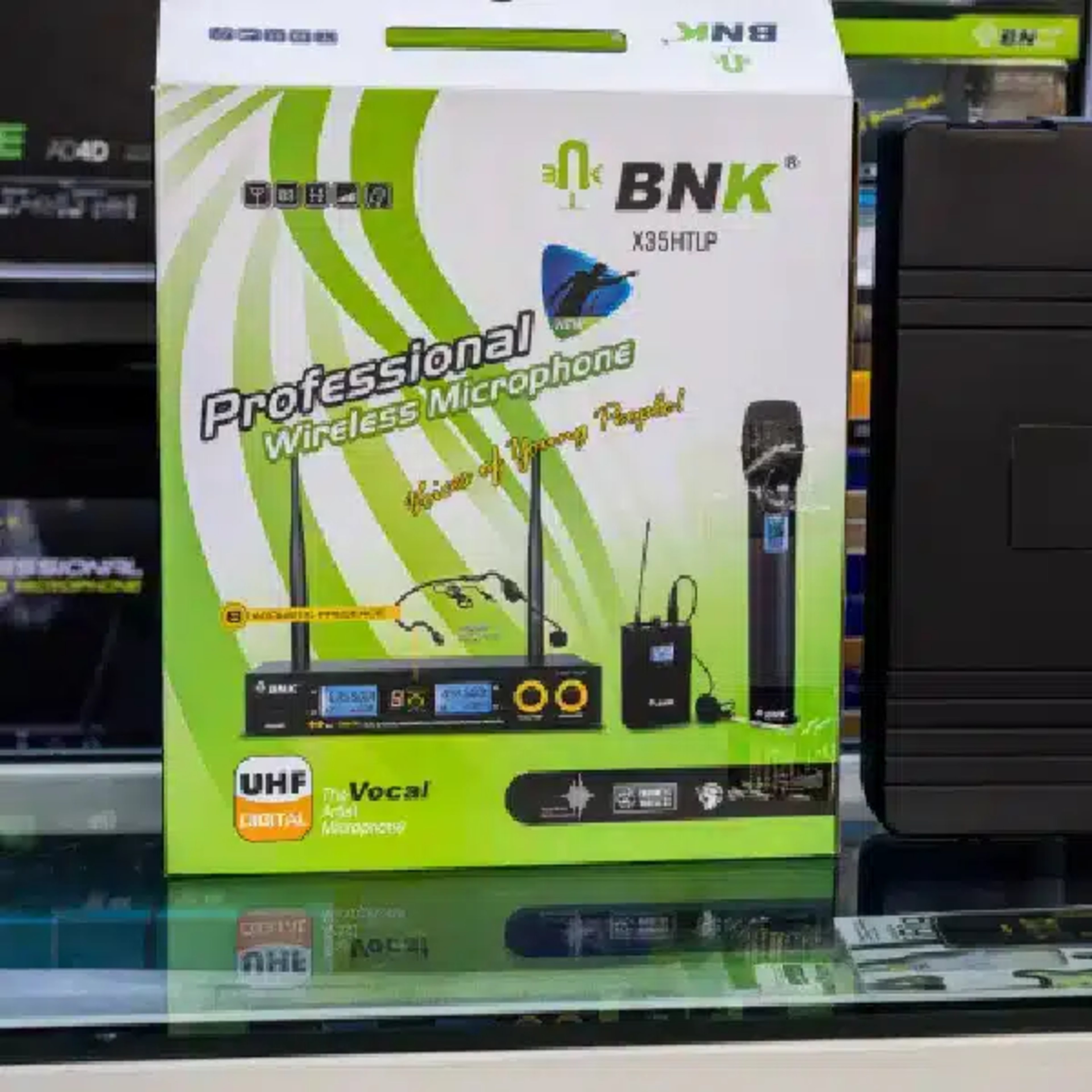 BNK X35 HTLP Wireless Microphone BNK Wireless Microphone Systems Lapel Wireless System main view audio equipment Kenya