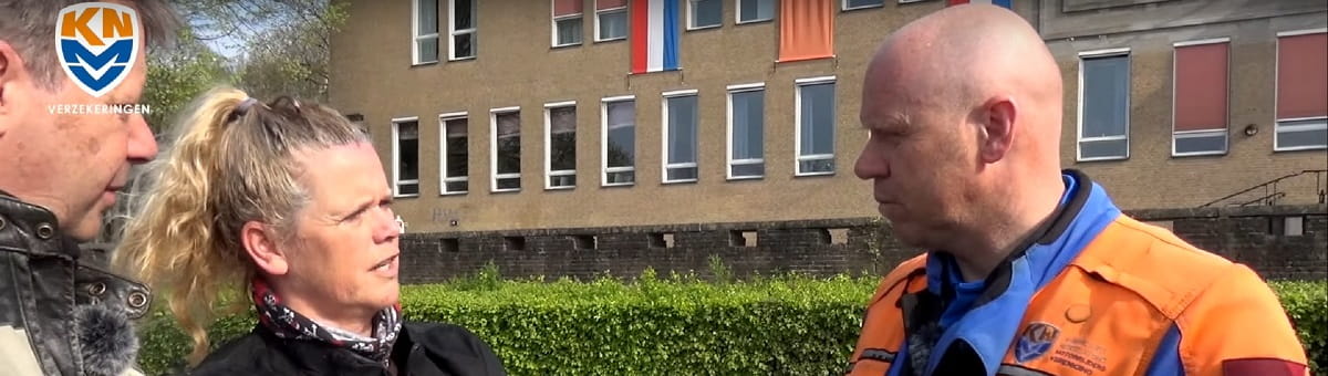 KNMV-motorrijinstructeur geeft uitleg over een training