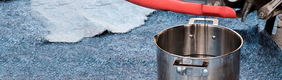 Gieter met motorolie