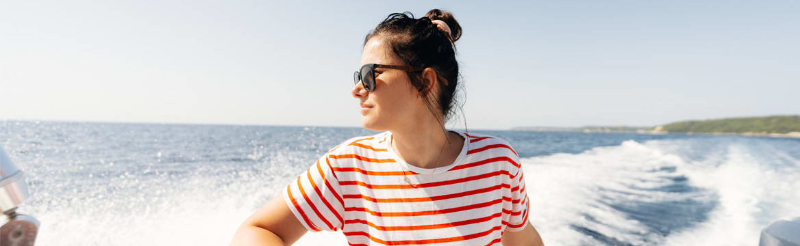 vrouw op boot