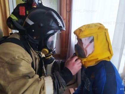 Пожарные г. Мантурово провели тренировку по тушению условного возгорания в лицее № 1