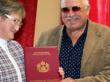 Депутат оценил ремонт и вручил награды