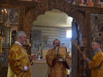 Архипастырь совершил Воскресное богослужение в храме прп.Геннадия Костромского п.Антропово
