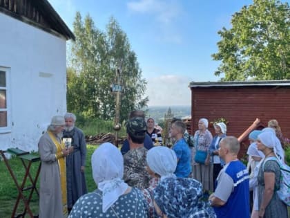 Верующие прошли крестным ходом в память о преподобном Макарии