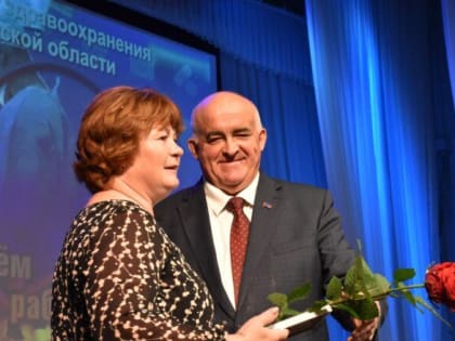 Врачи и медсестры областных учреждений здравоохранения отмечены наградами