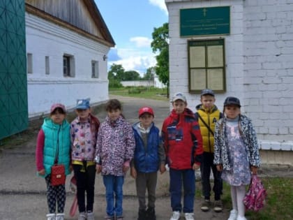 Ура, каникулы: Унженские школьники побывали на экскурсии в монастыре