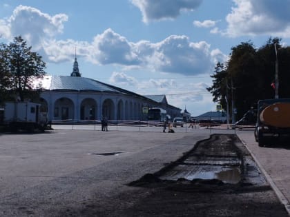 В центре Костромы начали снимать старый асфальт