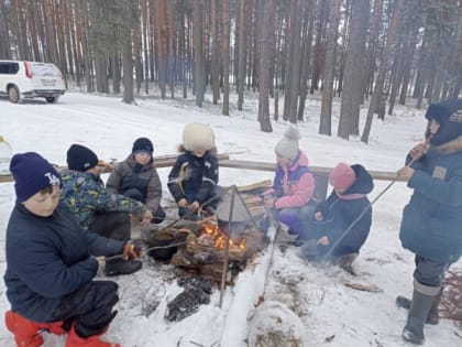 Выходной с пользой: Дорогинские школьники совершили увлекательное путешествие в зимний лес