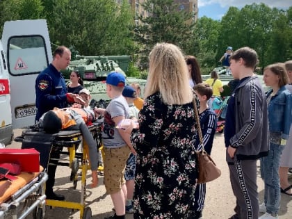 Костромские школьники на день могут стать врачами или кинологами