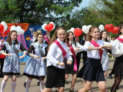 Торжественный, радостный и грустный…