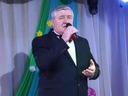 Примите поздравления: Солист народного коллектива «Музыкальные акварели» Сергей Рысин поздравляет женщин Макарьевского района с 8 Марта!
