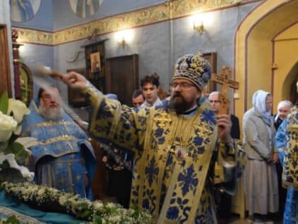 Успение Божией Матери. Архипастырь возглавил служение Параклисиса и Божественной литургии в Успенском Паисиево-Галичском женском монастыре г.Галича