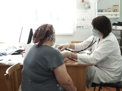 Костромских пенсионеров из отдаленных районов привозят на диспансеризацию и вакцинацию на специальных машинах