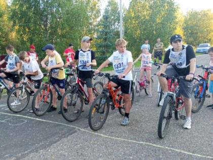 На двух колёсах я лечу, двумя педалями верчу