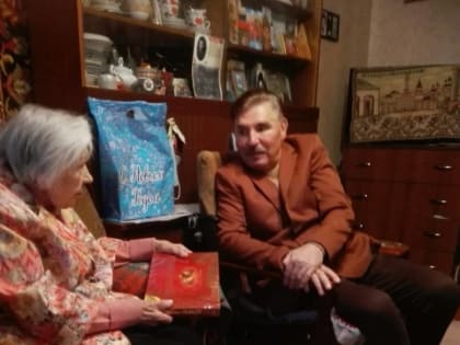 Сергей Деменков поздравил с новогодними праздниками участника Великой Отечественной войны Серафиму Макусову