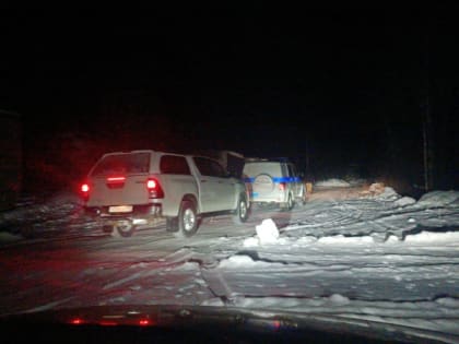 Замерзающего на трассе москвича спасли костромские полицейские (ФОТО)